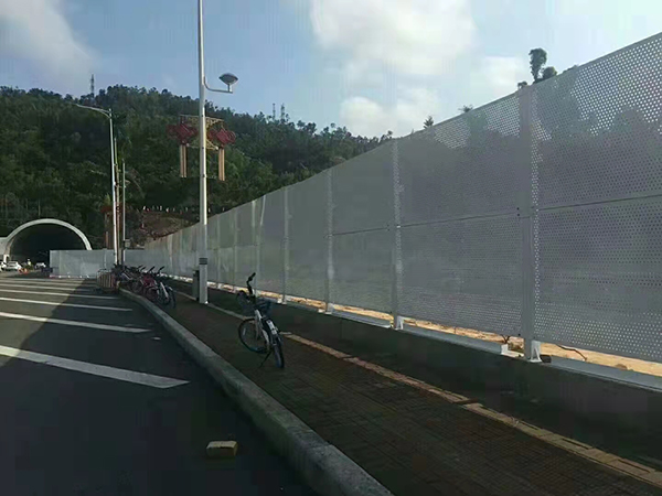 沿海地區沖孔圍擋
